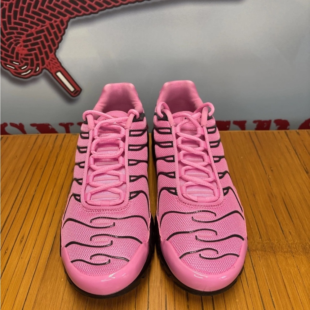 Nike Air Max Plus Pink Black Running Shoes HJ9743-601 Women Size 9.5 New Rare